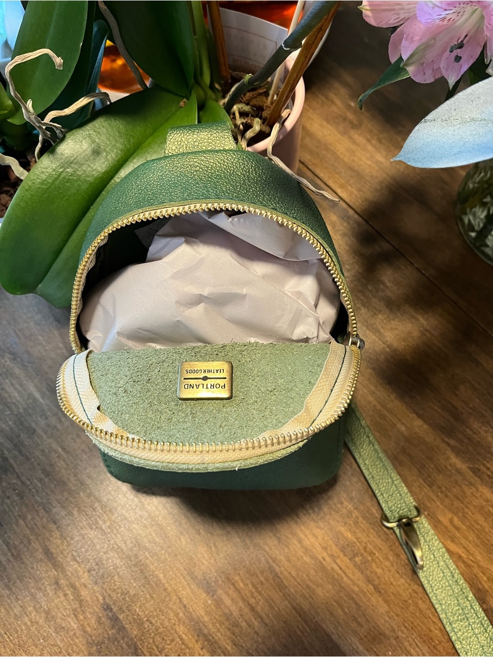 Portland Leather Green Pebbled Crossbody Mini Bag - Picture 3 of 3